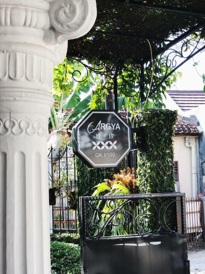 Argya Guesthouse Yogyakarta Dış mekan fotoğraf